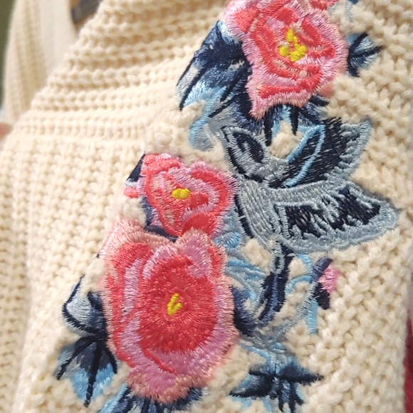 Sweet Generis | Rosette Embroidered Open Cardigan Sweater - Picture 11 of 12